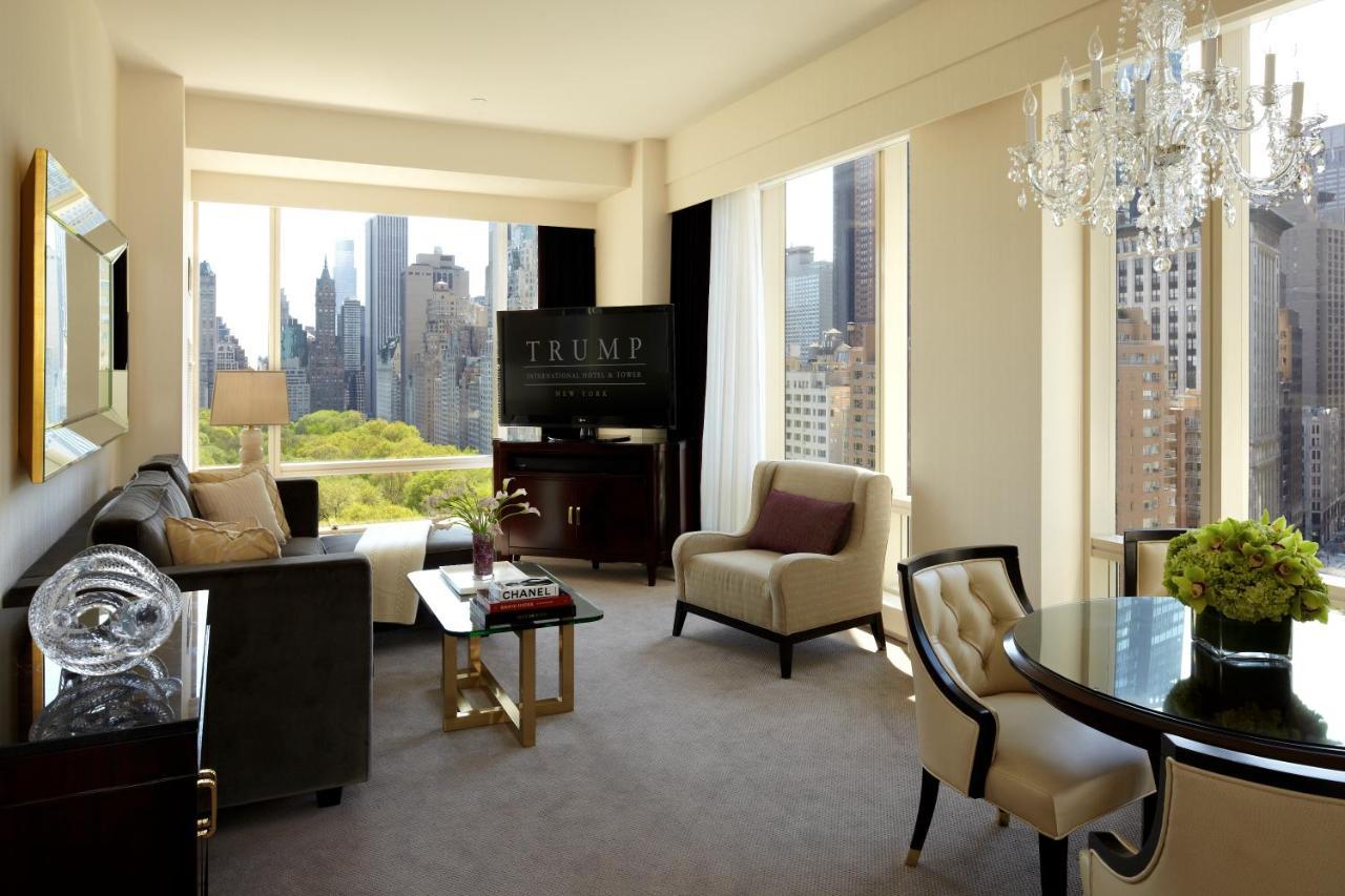 Trump International New York Ngoại thất bức ảnh A living room at Trump International Hotel and Tower