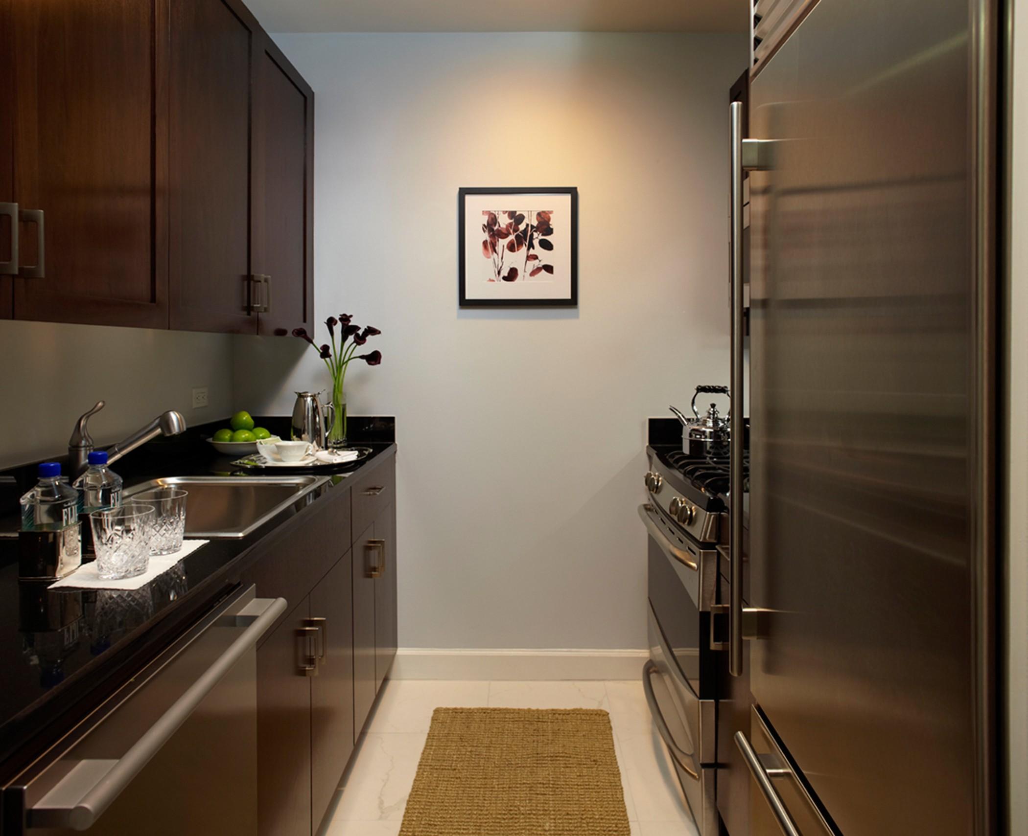 Trump International New York Ngoại thất bức ảnh A galley kitchen