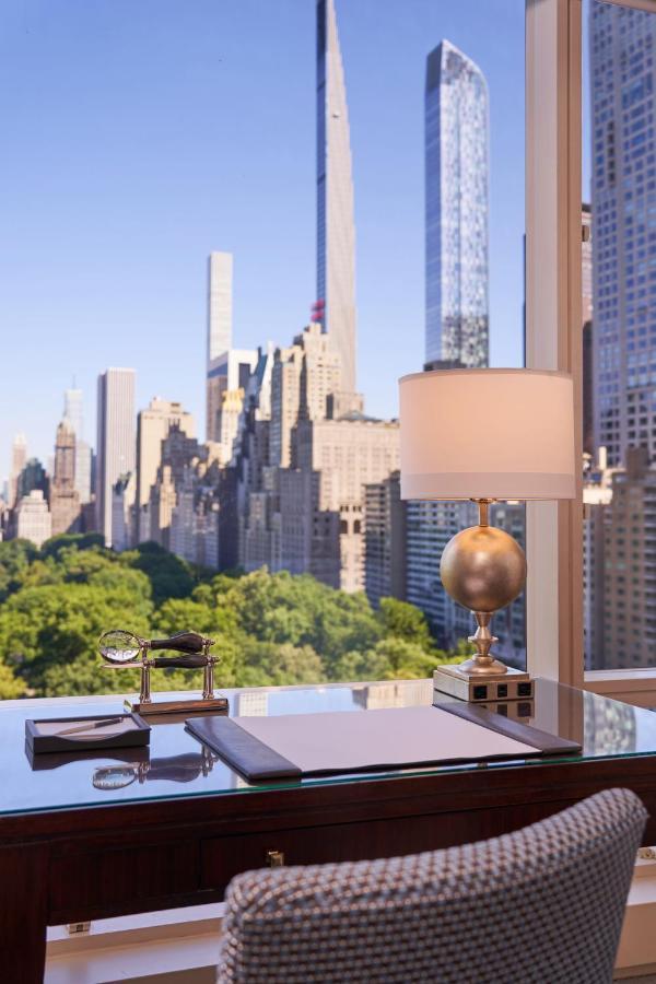 Trump International New York Ngoại thất bức ảnh View of Central Park from the 15th floor