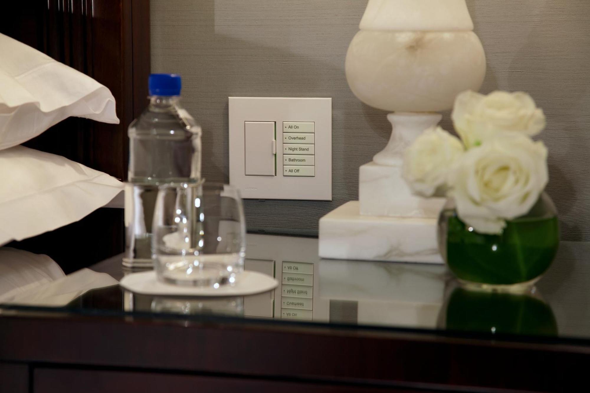 Trump International New York Ngoại thất bức ảnh A Lutron light switch