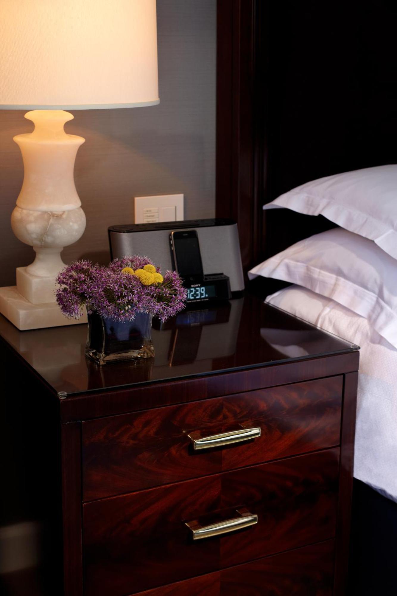 Trump International New York Ngoại thất bức ảnh The 2010s saw the rise of the "hotel-like" bedroom, with a range of products designed to make the bedroom feel like a hotel room.