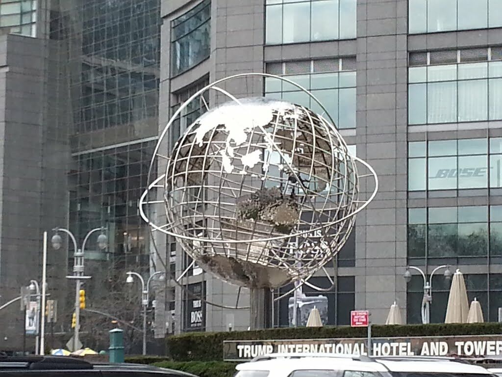 Trump International New York Ngoại thất bức ảnh The Globe at Trump International Hotel and Tower
