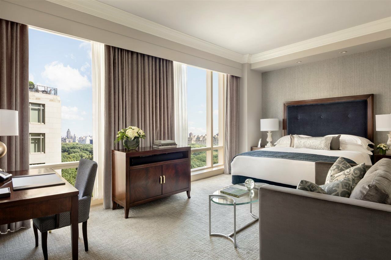 Trump International New York Ngoại thất bức ảnh A suite at the Four Seasons Hotel London at Park Lane
